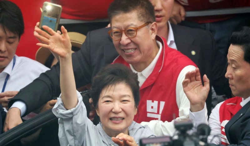 6·3 지방선거 막판 뒤흔드는 'PK 보수 결집'…박근혜 기장시장 유세 이어 이명박 31일 부산행 ....