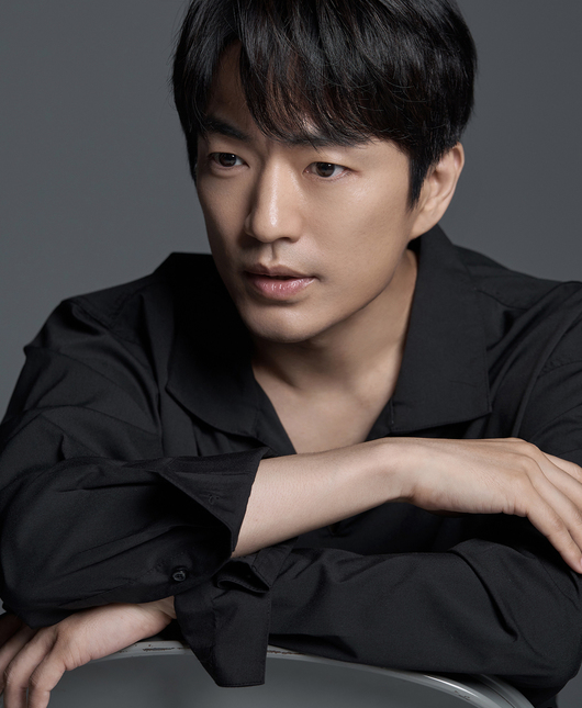 평범한 미소 뒤에 숨겨진 광기, '허수아비'가 남긴 정문성 나이 키 프로필 알아보기