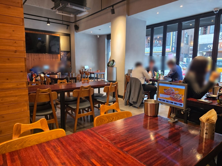 교촌치킨 철산역점 사진 3