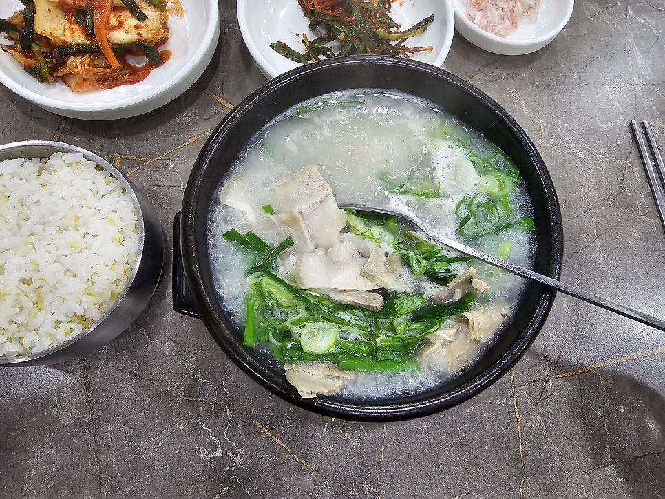 장수돼지국밥 사진 1