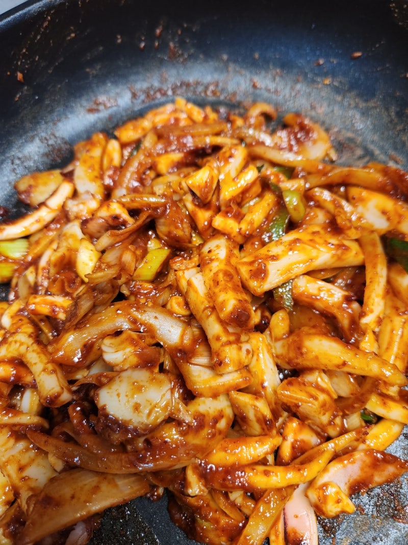 [오늘 저녁 메뉴 추천] 고모가 주신 손질 갑오징어로 뚝딱! 매콤달콤 오징어볶음 황금레시피