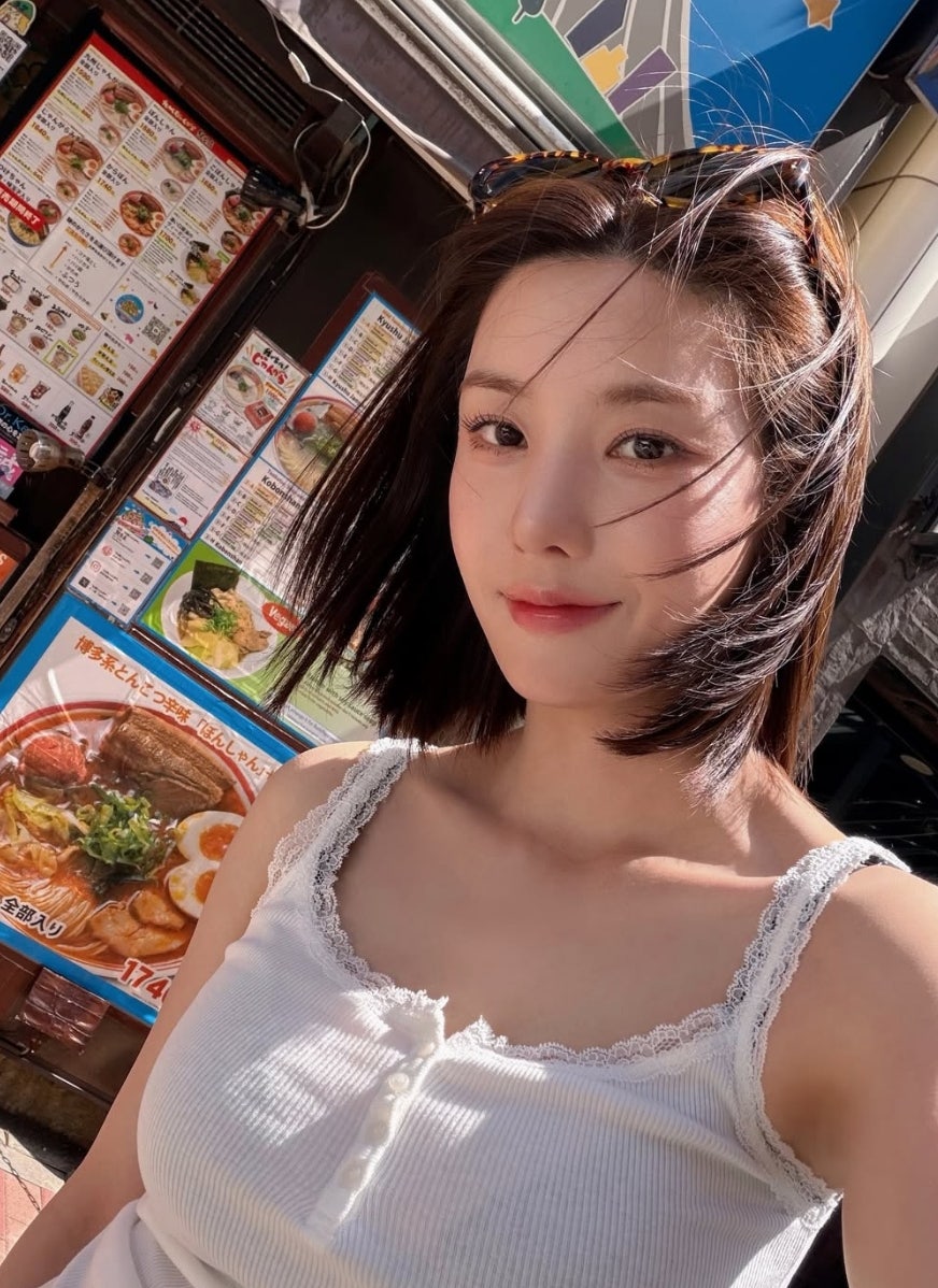 권은비, 도쿄 백스테이지 포착…클래스가 다른 ‘압도적 비주얼 아우라’