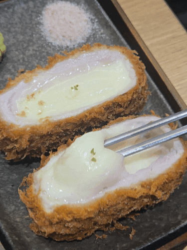  동교동맛집 돈까스튀기는형 홍대점! 홍익대학교현지인맛집 인정하는 겉바속촉 찐후기