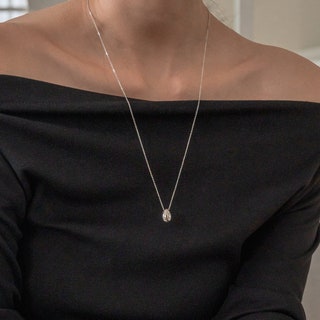  디어 드롭 롱 목걸이 - 은은한 광택의 실버925 물방울 펜던트
