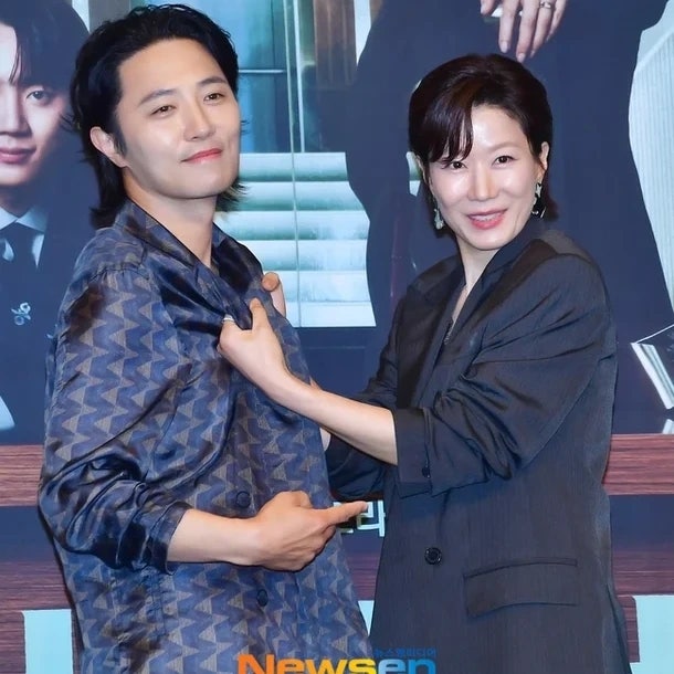 '신입사원 강회장' 전혜진X진구, 50초 차 쌍둥이 케미! "누나에게 숟가락 얹으려 했다" 폭소 유....