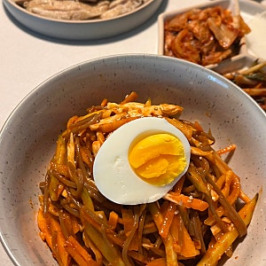 연휴집밥 - 비빔 막국수 레시피│비빔 막국수 양념장 레시피│쟁반 막국수│무수분 항정살 ....