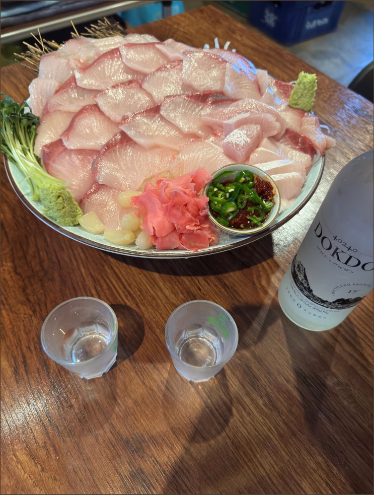  퇴근길 입맛 당기는 닭연골튀김에 매료된 교대야장집, 항정냉수육과 모둠회가 일품이에요