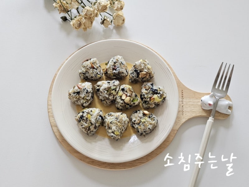 멸치주먹밥 레시피 단무지 김가루 주먹밥
