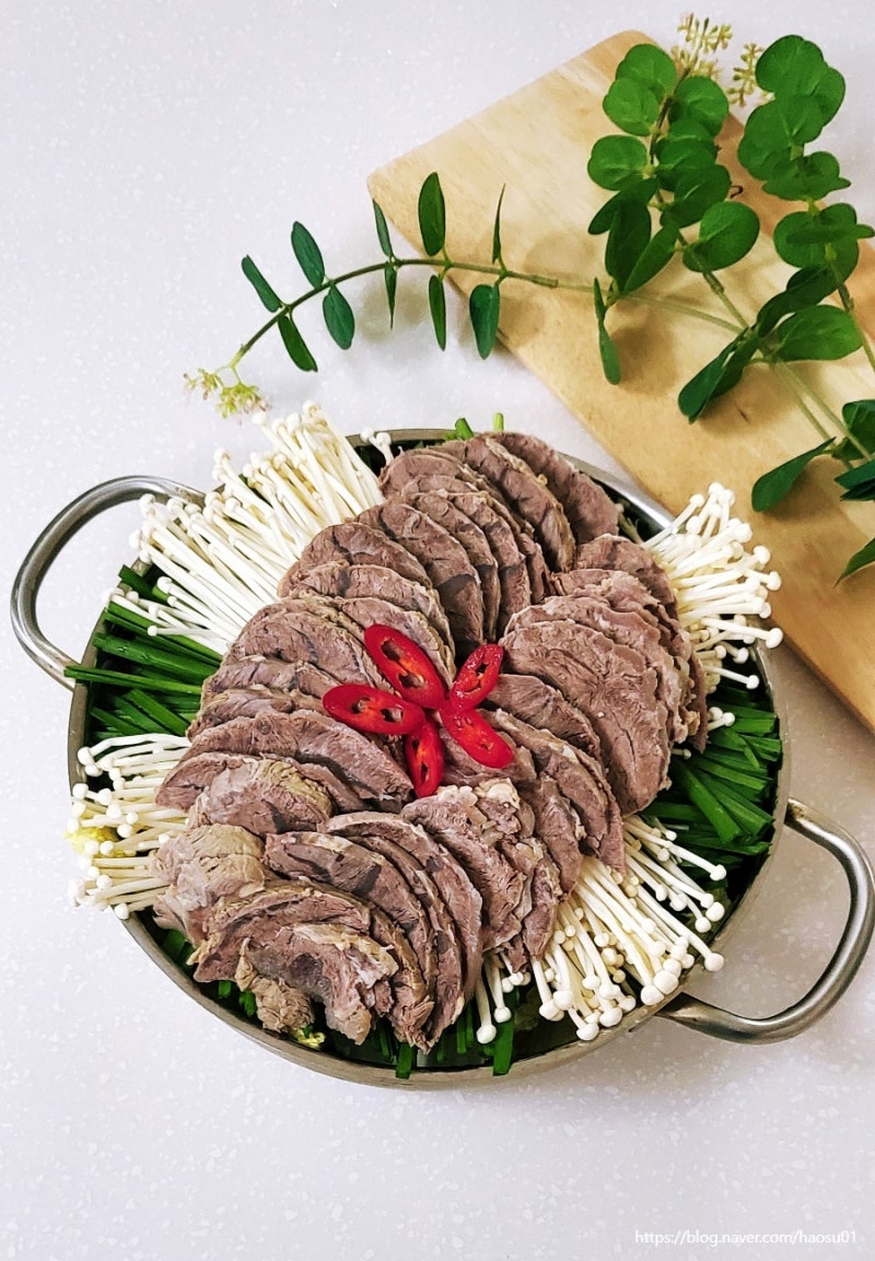 아롱사태 수육전골 요리 레시피 소고기 사태 부위 수육 삶는법