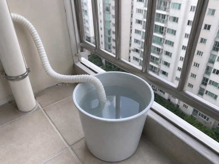  에어컨에서 물이 뚝뚝? AS 기사 부르기 전 확인해야 할 3가지 원인과 해결법