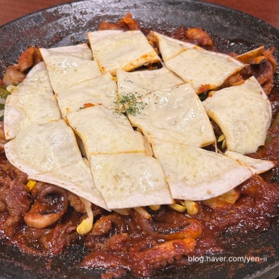 [Review] 대구쭈꾸미 황금쭈꾸미 맛집 / 대구중구맛집 / 대구중앙로맛집 / 우삼겹쭈꾸미에 치즈쌈까지 황금쭈꾸미집 / 대구쭈꾸미