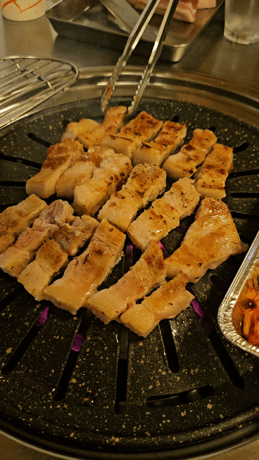 [석관동]삼겹살에 묵사발 조합 못 참는 자연숯불화로구이