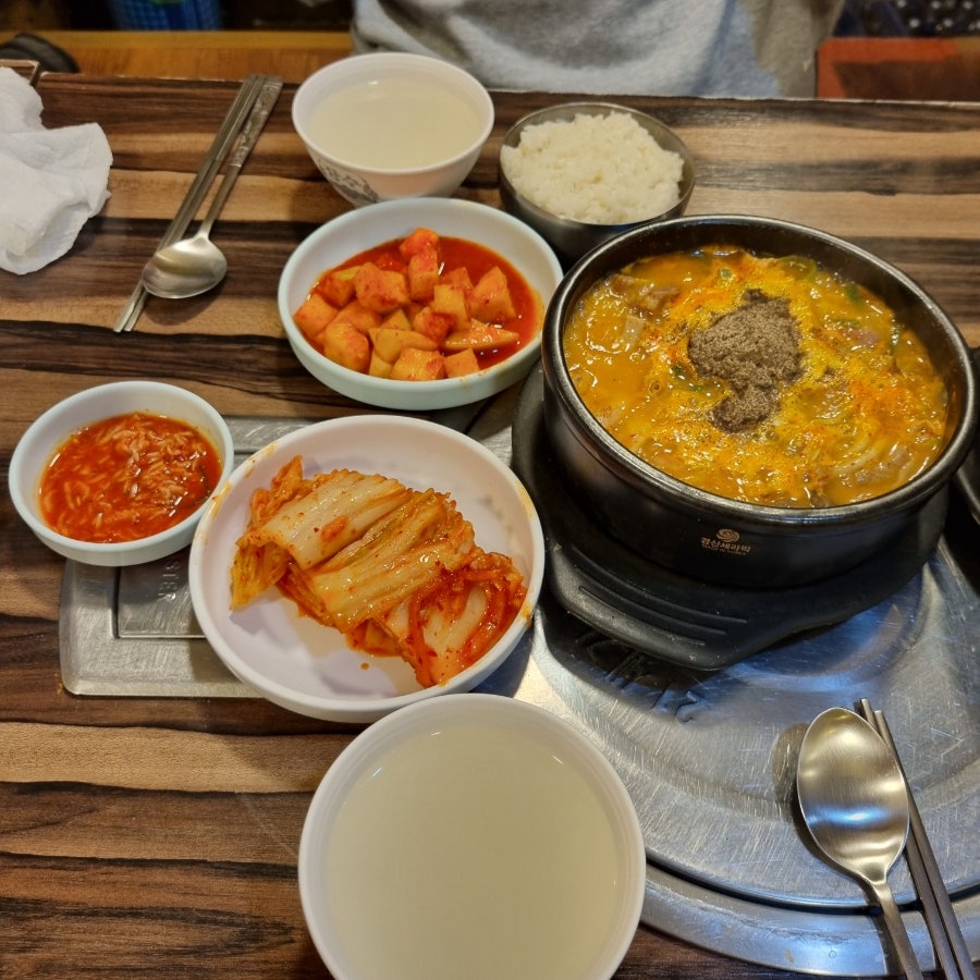 돼지마을한방왕족발 본점 사진 5