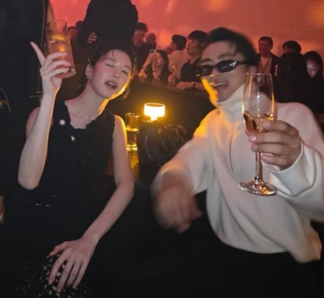 コ・ユンジョン♥ク・ギョファン、14歳差を感じさせないアフターパーティー「乾杯」のリアルなケミストリー！ドラマ「モジャムッサ」終了...