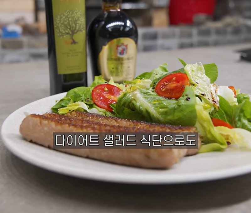 닭가슴살 그만! 운동식단/캠핑안주로도 딱! 정육왕X월드미트메이커스 고단백 돈안심 소시지 ....