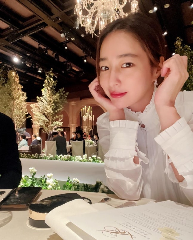  5월 6월 4050대 셀럽 결혼식 하객룩 패션! 역시 옷잘러 여자 연예인은 달라