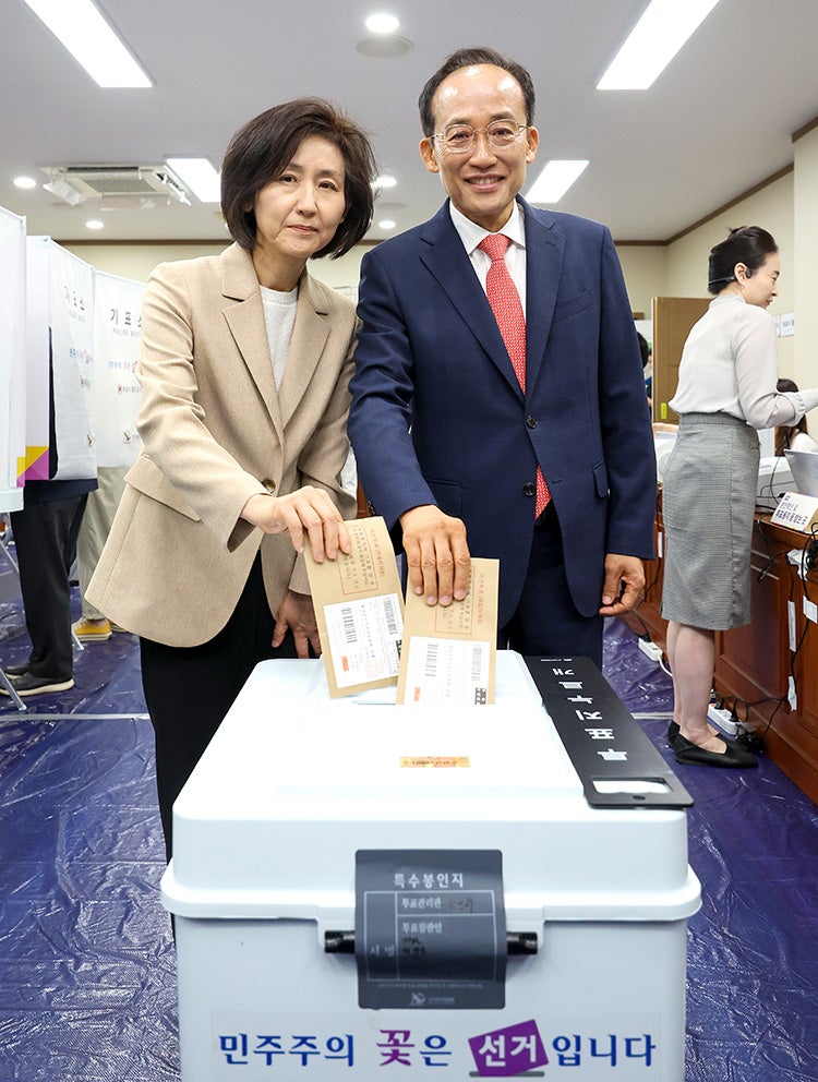 "오만한 민주당 견제할 적임자"… 추경호 대구시장 후보, 사전투표 완료