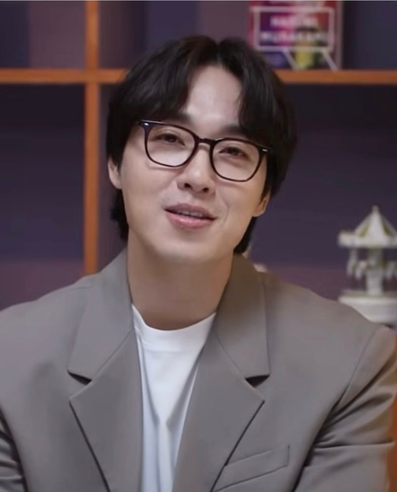 깔끔한 뿔테 가수 이석훈 안경 정보