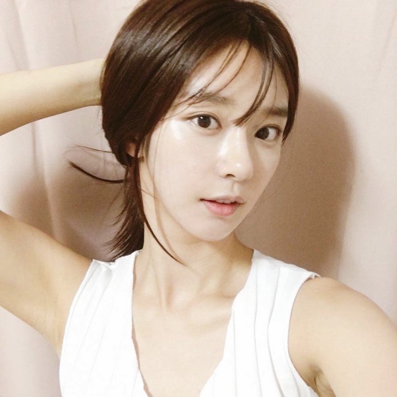 이주빈이 방송에서 직접 공개한 중학교 졸업사진과 눈물의 가정사