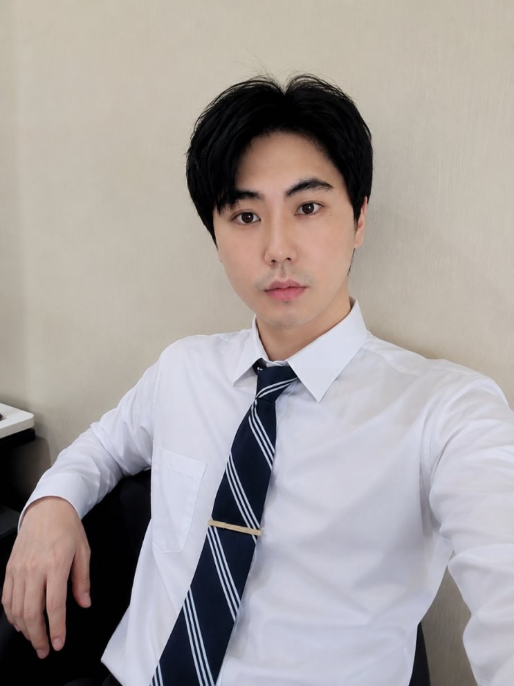  남자 명품 넥타이 찾는다면 디센트드라피 딥 네이비 트리플라인 스트라이프 실크 넥타이 소재 퀄리티 좋은 넥타이 브랜드 추천