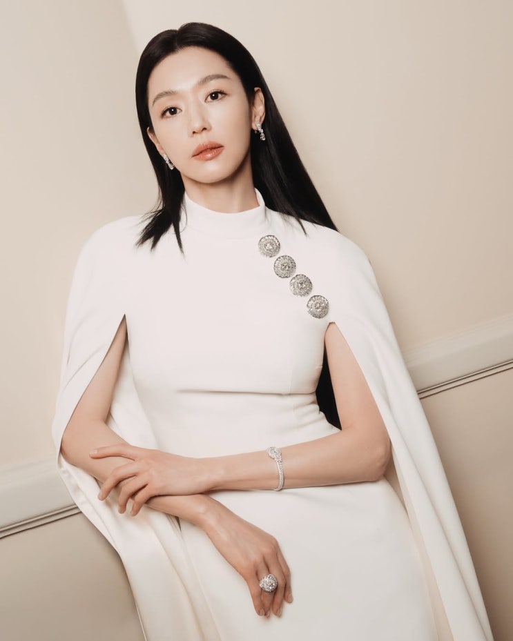  다이아몬드보다 빛나는 전지현 칸 메이크업 누드톤
