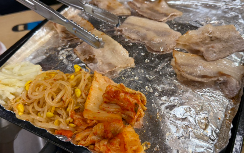 삼겹살 알루미늄 호일 깔고 구워도 안전할까? 치매 루머와 올바른 사용법 총정리