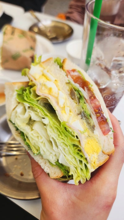 딸과 단둘이 데이트, 거제 브런치 샌드위치 맛집 '달리다커피'