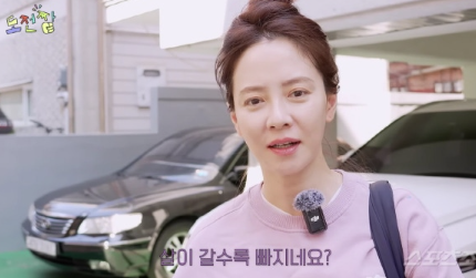   송지효 “지금 살 빼는 중”… 48kg 몸무게 재조명된 이유