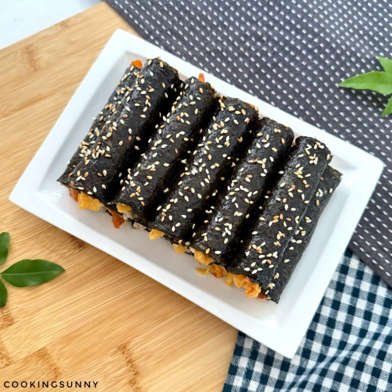 딱 2가지 재료만 넣어도 정말 맛있고 누구나 좋아하는 김치 계란 꼬마김밥 만들기 간단한김....