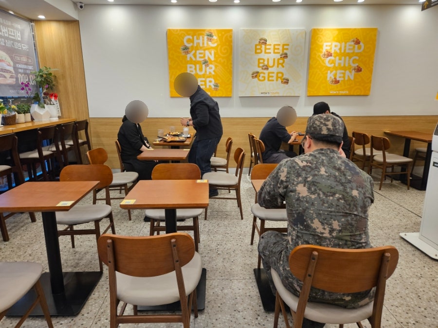 맘스터치 원주우산점 사진 5