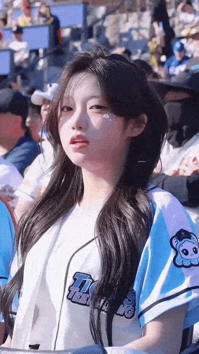  롯데팬 꼬시는 이예은 치어리더.gif