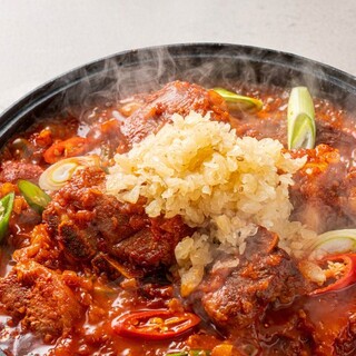  왕십리 매운 돼지 갈비찜 800g - 집에서 즐기는 단짠 간편식