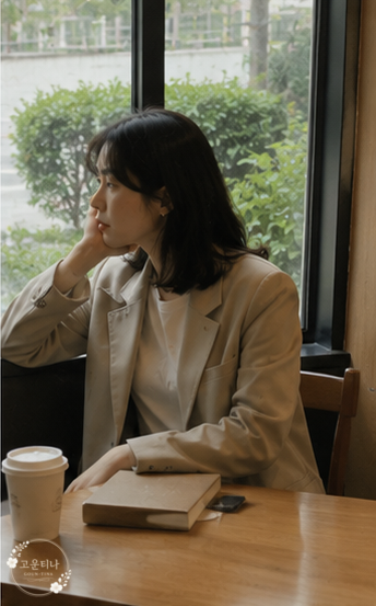 왜 멋있는 여성들은 결국 블레이저와 데님으로 돌아올까