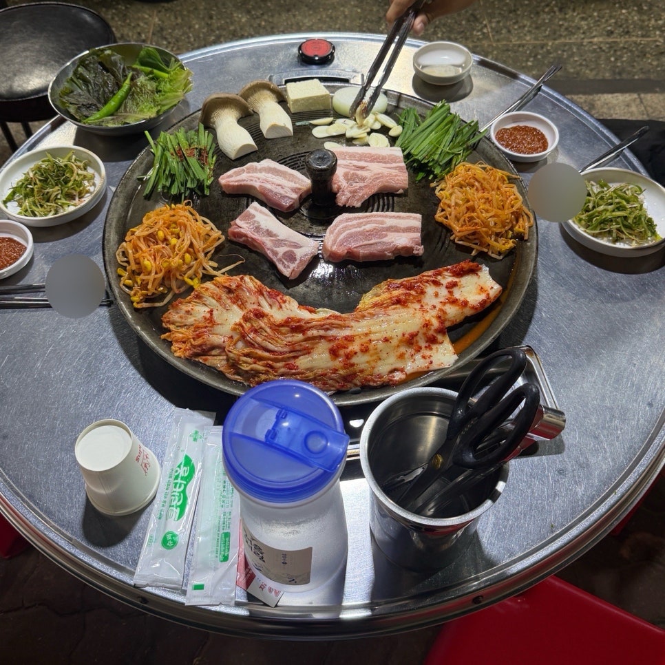 꿀돼지솥뚜껑삼겹살 사진 1