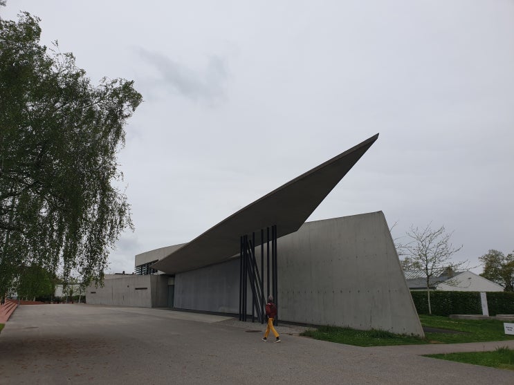  역동적인 선형의 미학, 비트라 소방서(Vitra Fire Station) | 이삭건축사 촬영