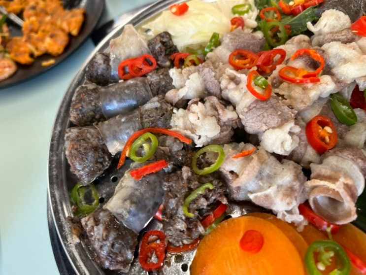  정남옥 대전문지점에서 가마솥우삼겹수육, 육즙떡갈비, 왕만두 먹어본 후기
