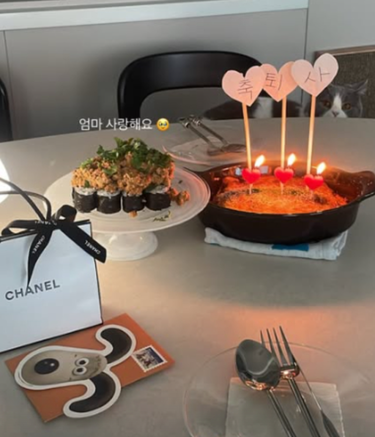   나는 솔로 31기 옥순, SNS 공개 전환 후 전한 근황…아버지와 데이트 사진 공개