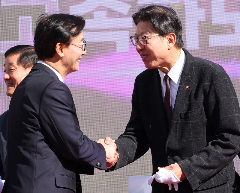 "흔들리는 보수 텃밭 13% 차이" 부산시장 여론조사 지지율 민주당 전재수 47% 국민의힘 박형준 ....