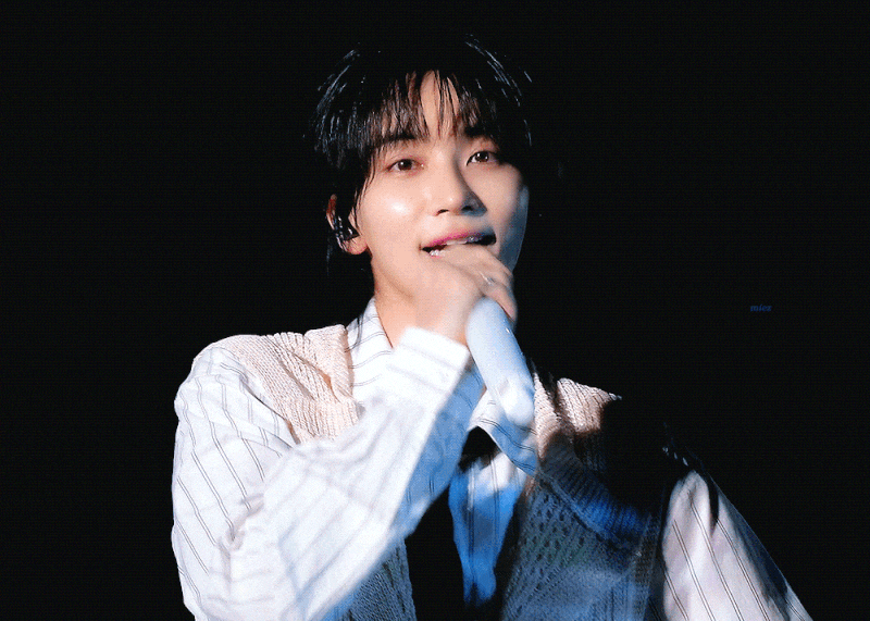 [SEVENTEEN Jeonghan Fanfiction] 17 Reflections on a Mixed-Gender Group's Show Window Love Line