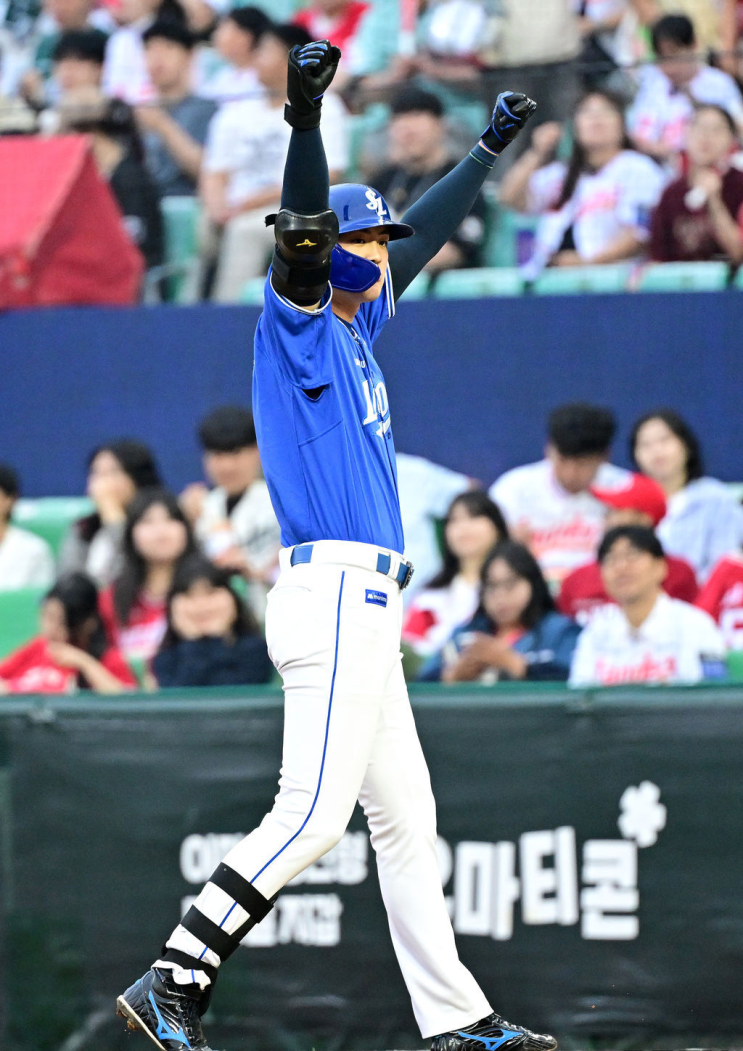 <b>삼성</b> 9-4 <b>두산</b> <b>완승</b>! 구자욱 '4안타 원맨쇼' + 최형우 KBO... 