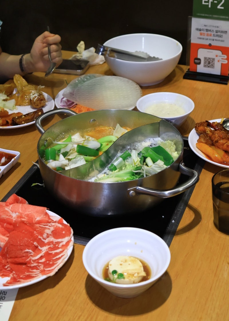 신촌혼밥 맛집 로운 샤브샤브 신촌점 주말 여름 샐러드바 후기