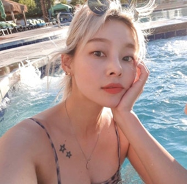 “39세 맞아?” 수영복 입고 복근 공개하자 난리 난 송해나...물 위에서도 화보 찍는 ‘모델 ....