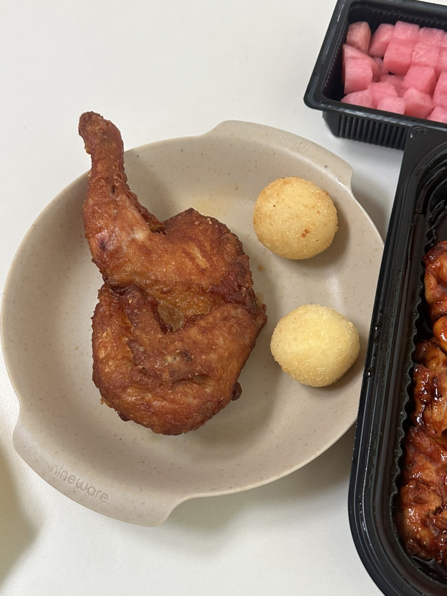 기영이숯불두마리치킨 수원금곡점 사진 2
