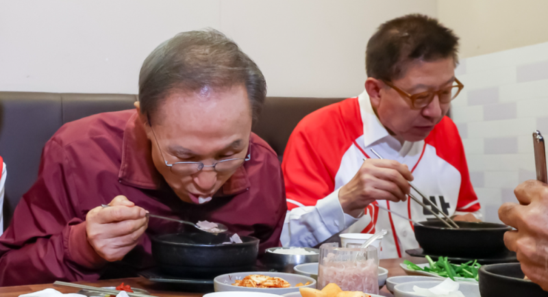대통령도 찾는 부산 돼지국밥, 어쩌다 1만3000원짜리 음식이 됐을까?