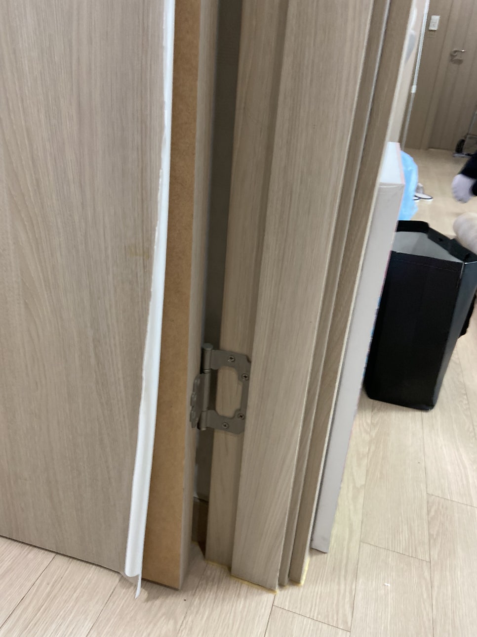 시흥시 시트지 교체｜이사 온 집 방문 찢어진 방문 시트지 교체