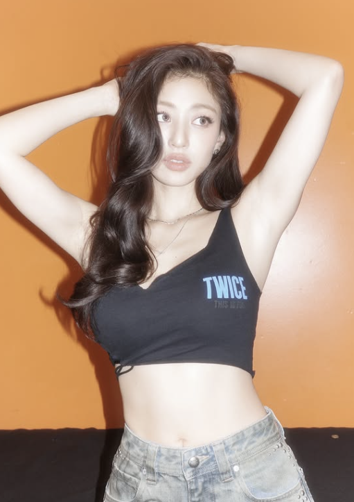 지효, 다이어트 논란 잊게 했다…탄탄 복근에 반응 폭발