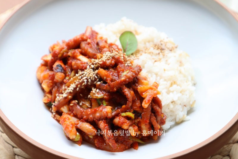 매~콤하게 입맛 살리는 낙지볶음덮밥 레시피