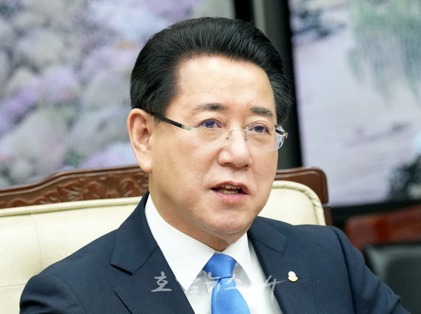  김영록 지사, 전남 사전 투표율 38.95% 전국 최고로 감사…역대 지방선거 최고·전국1위