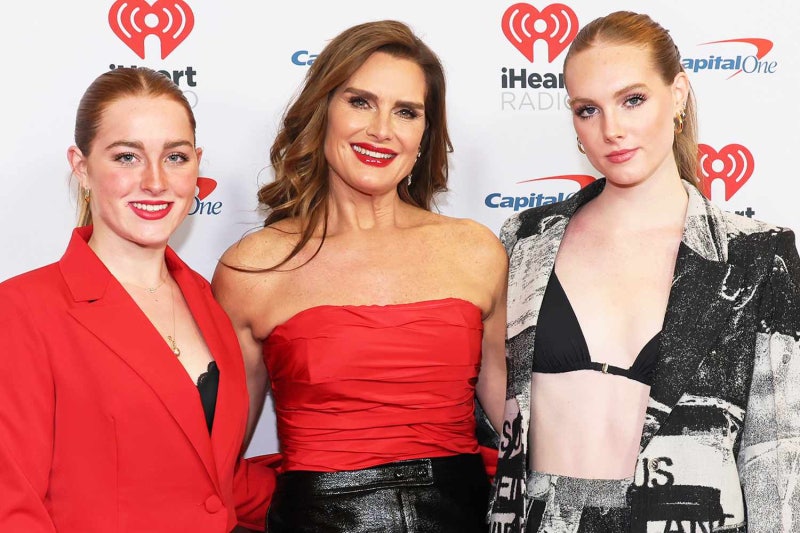 브룩 실즈(Brooke Shields)의 두 딸이 어느새 성인이 됐다… "스스로 목소리를 내는 딸들이 자랑....