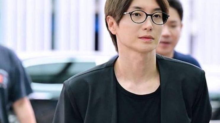  "죽을 고비 넘겼는데 또 사고?" 슈퍼주니어 이특, 신차 출고 2주 만에 추돌 사고 소식에 팬들 충격